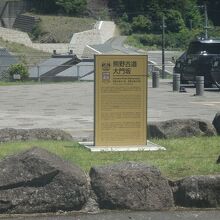 看板のおかげで駐車場は見つけやすいが移動が面倒