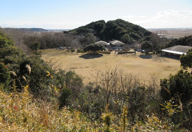 今回も八万石見晴台であんころ餅を頬張りながら「県民の森」や「干潟八万石」を眺めました