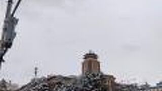 県庁とともに存在感があります