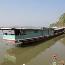 このような船に乗ります。