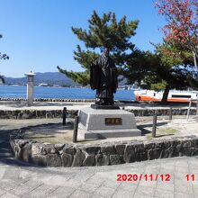 厳島神社創建の平清盛像