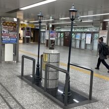 赤い靴履いてた女の子像