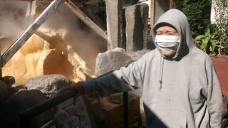 硫黄色のものがこびりにこびりついた様は、圧巻!