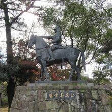 公園にある高虎像