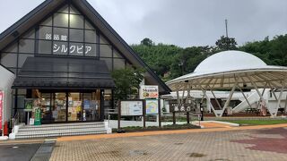 川俣町を応援するポケモン絵柄のマンホール蓋がここにあります