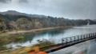 山からの水が豊かな川に恵まれた福島らしい景色です。