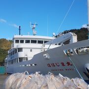 母島の「玄関」となる港です