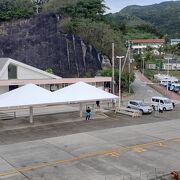 母島の沖港にある待合所