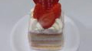 「かおりの＆あまおうW苺ショートケーキ」648円