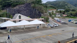 母島の沖港にある待合所