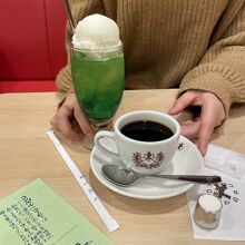 喫茶店にクリームソーダが似合う(^^)