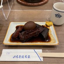 ◇おでん 味噌味で真っ黒でびっくり！でも味が染みてて美味しい