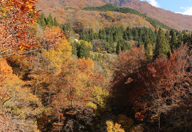 秋山郷・紅葉の名所の１つ