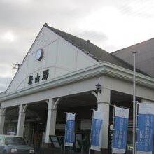 予讃線の中心駅は松山ですね。県都の駅とは思えない風情が素敵。