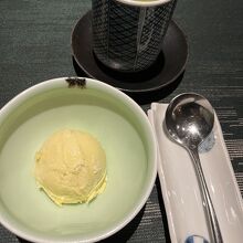 アイス　最初カチカチに 固かった