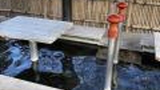 駅のホームの足湯