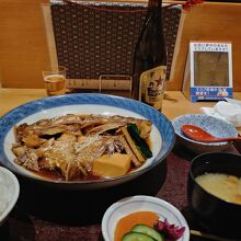 鯛の煮つけ定食。