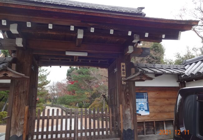 ものすごく広大な妙心寺の敷地の北側の方にありました。