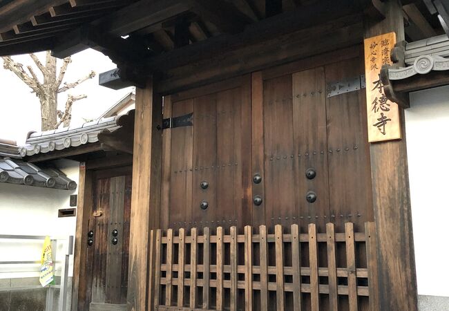 明智光秀の肖像画を所蔵するお寺。