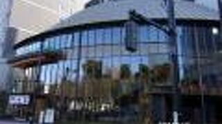 新しい建物になっています。