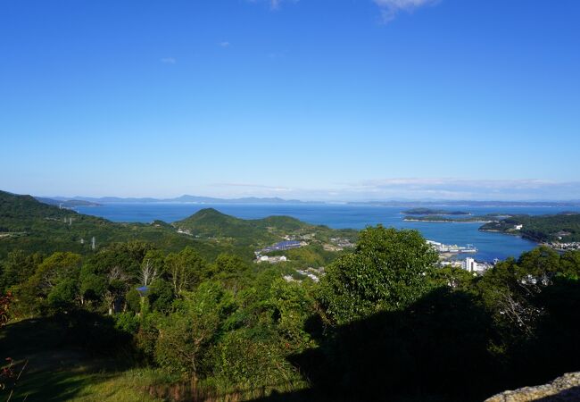 小豆島の南西部の変化に富んだ地形を一望