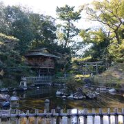 一般開放されている回遊式日本庭園。