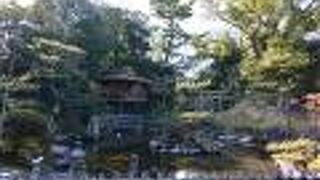 一般開放されている回遊式日本庭園。