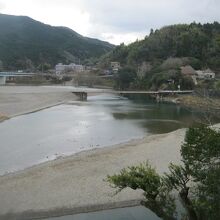 不老庵から眺める肱川の景観