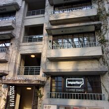 外からも内容と場所が紹介されています。