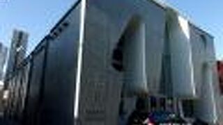 会堂がモダンなのです。