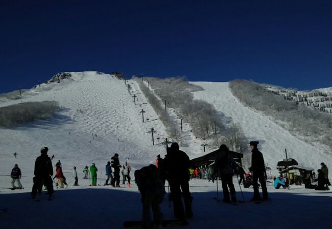 中・上級コースがある広大なスキー場
