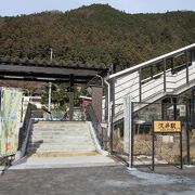 且つては入換可能駅でしたが2019年に単線ホームとなってしまいました。澤乃井清流ガーデンの最寄り駅です