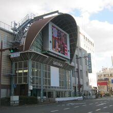 松山市駅側入口の様子