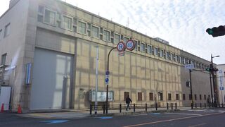 村野藤吾設計の銀行建築。