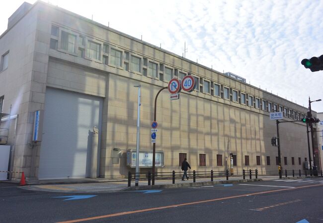 村野藤吾設計の銀行建築。