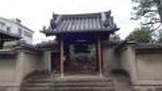 静かな地域にあるお寺です。