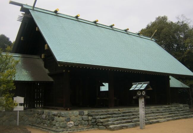 松山城登城時には参拝ついでにショートカットできます