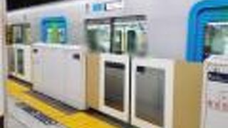 S-TRAINと同じ外観の車両が来た