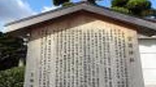 勸修寺の近くにある小さな神社です。