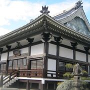 松山藩士で画人でもあった吉田蔵澤が眠るお寺です