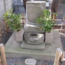 菊屋新助の墓の様子