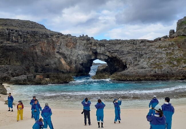 南島の絶景ポイント　ウミガメの卵のカラも見つけました