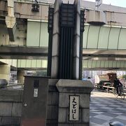 １９２７年竣工のアーチ橋。