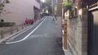 かつては坂上から芝浦の海辺一帯を見渡せたそうです