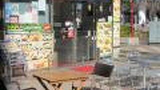 テラス席もあるタイ料理の店です