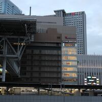 JR大阪駅の奥に見えるビルです