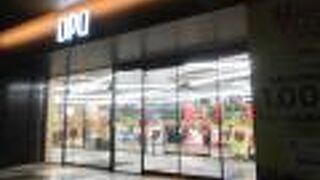 秋田駅西口を出て右側