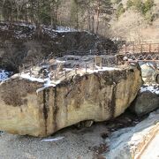 今回興味深かったのは、100人乗っても大丈夫な『野立岩』