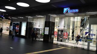 京都駅と一体になった伊勢丹百貨店
