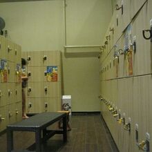 脱衣場ロッカーの様子（コイン不要で利用可）